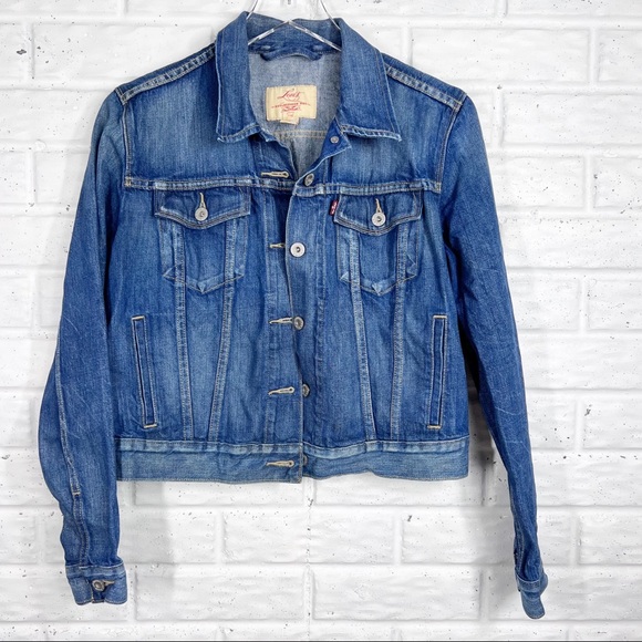 LEVI’S Cropped Women’s Jean Jacket
